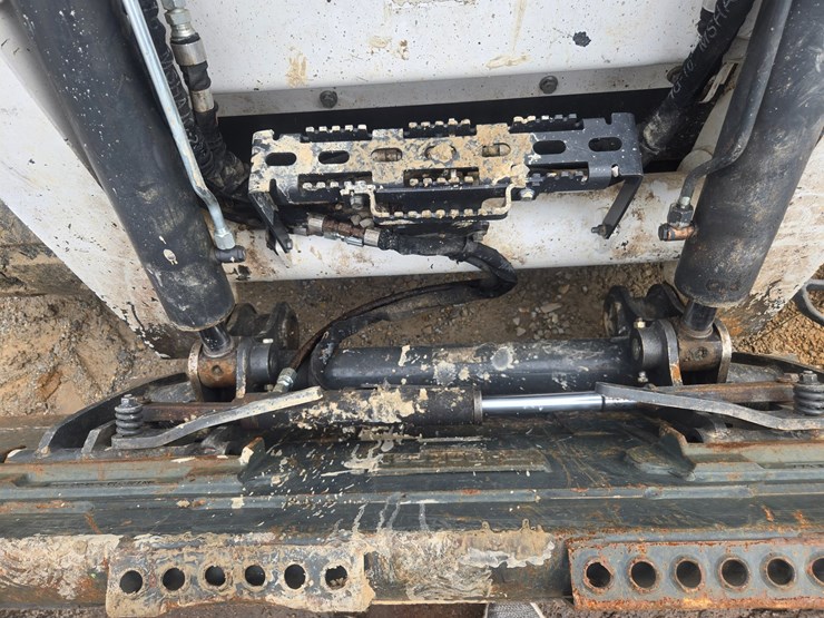 2023-bobcat-t770-image-63