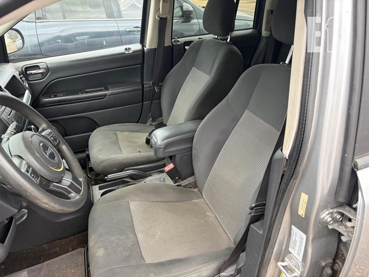 2016-jeep-compass-sport-image-11