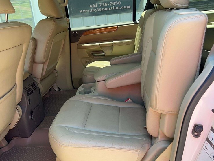 2010-infiniti-qx56-image-21