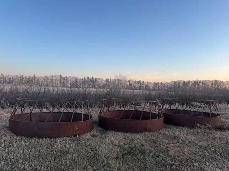 (3)-hay-saver-bale-feeders-image-2