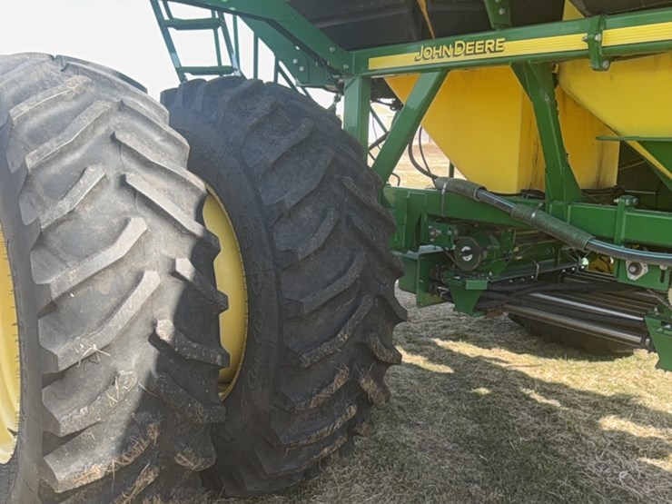 2000-john-deere-1910-image-135