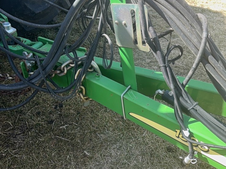 2000-john-deere-1910-image-90