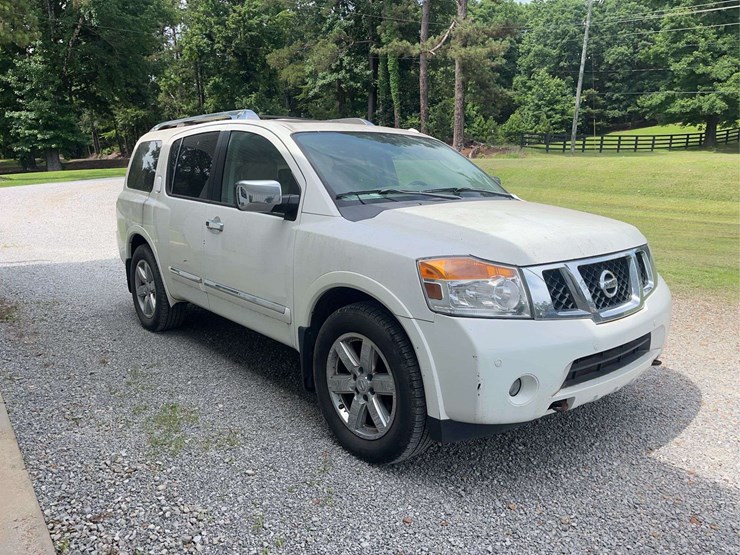 2011-nissan-armada-image-4