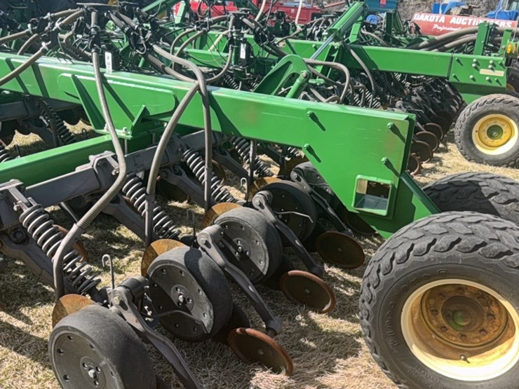 2000-john-deere-1910-image-57