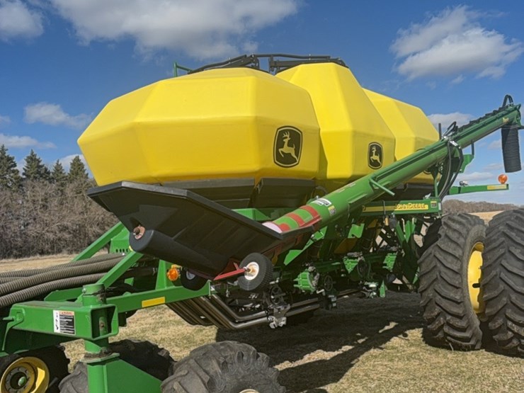 2000-john-deere-1910-image-100