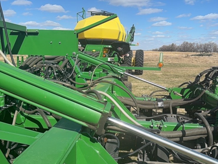 2000-john-deere-1910-image-77