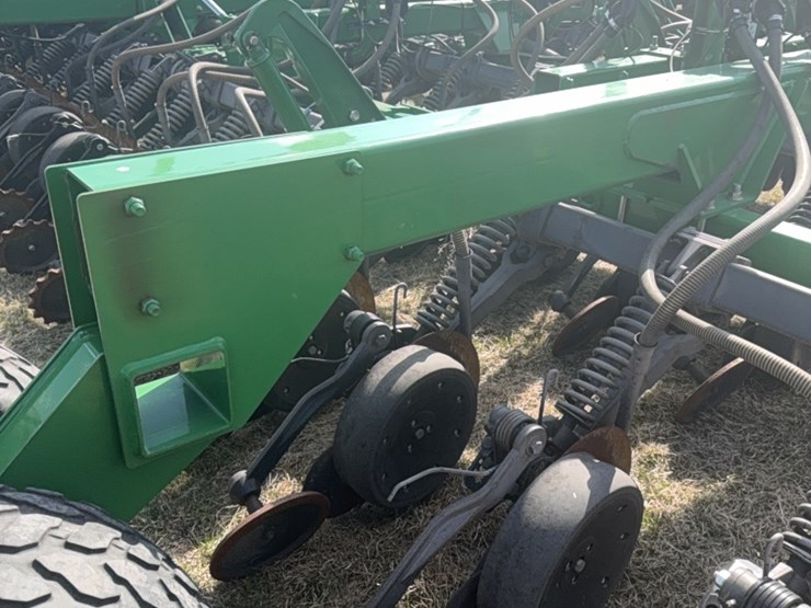 2000-john-deere-1910-image-21