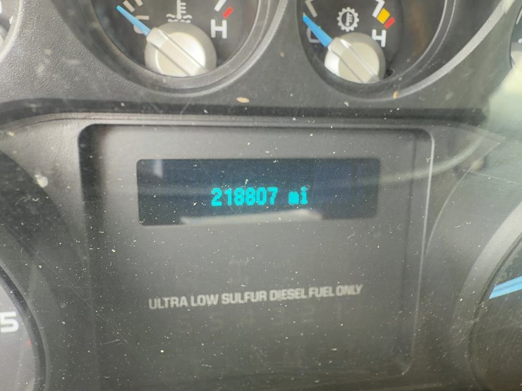 2015-ford-f550-xl-image-28
