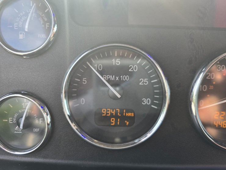 2022-peterbilt-337-image-75