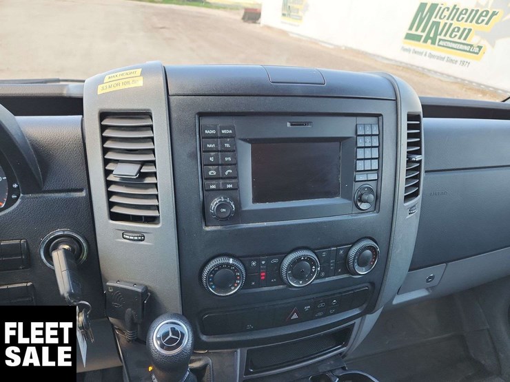 2015-mercedes-benz-sprinter-3500-image-37