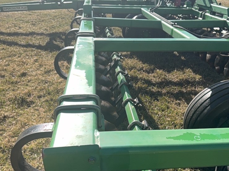 summers-40’-supercoulter-plus-vertical-tillage,-equipped-with-summer’s-heavy-duty-3-bar-harrows-and-rolling-baskets-image-11