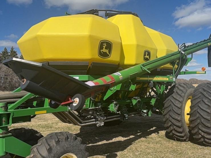 2000-john-deere-1910-image-101