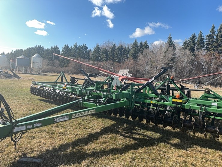 summers-40’-supercoulter-plus-vertical-tillage,-equipped-with-summer’s-heavy-duty-3-bar-harrows-and-rolling-baskets-image-1