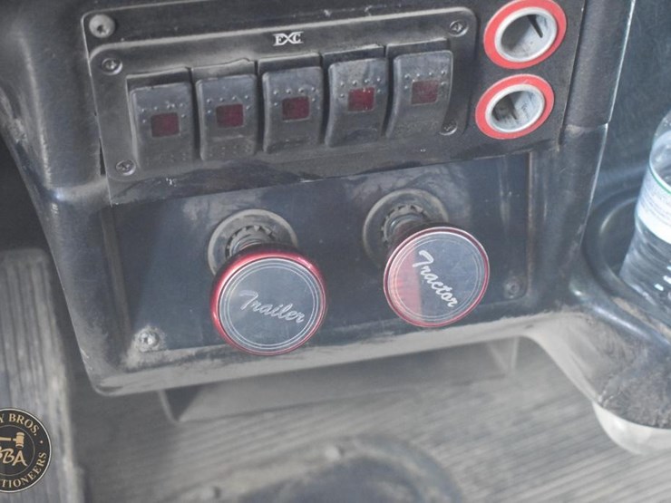 2005-peterbilt-378-image-75