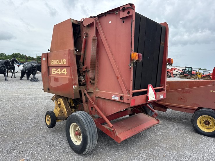 new-holland-644-image-4