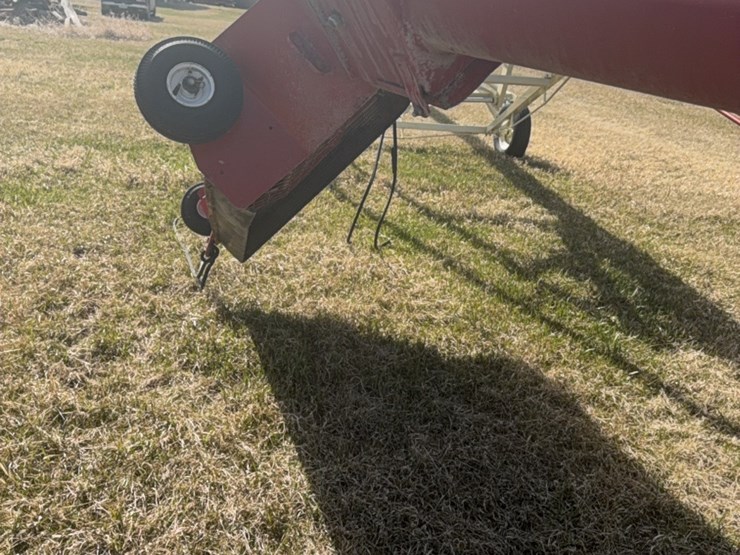 10-x-70-farmking-auger-with-swing-out-mechanical-drive-hopper￼-image-9