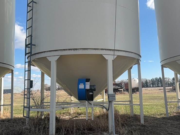 meridian-6000-bushel-hopper-bin-with-fan,-used-for-grain-only,-excellent-shape-image-9