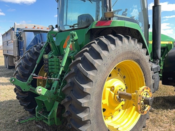 john-deere-8100-image-22