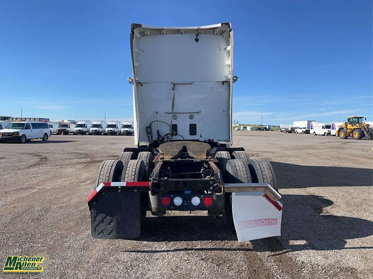 2018-kenworth-t680-image-4