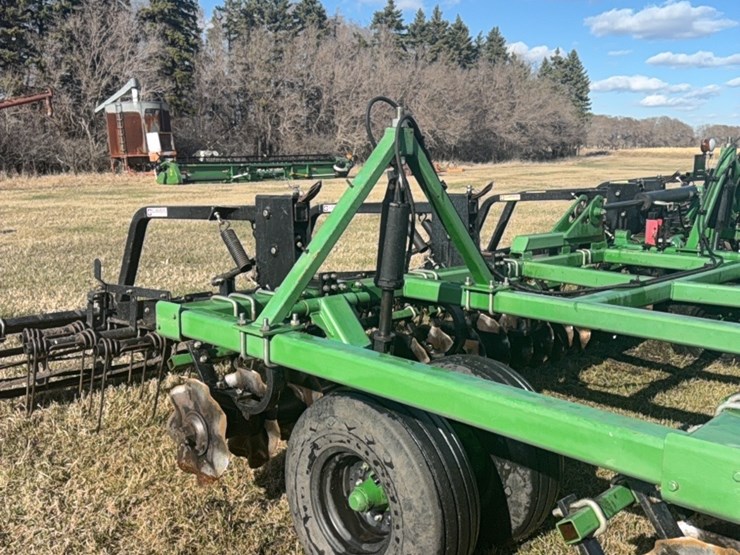 summers-40’-supercoulter-plus-vertical-tillage,-equipped-with-summer’s-heavy-duty-3-bar-harrows-and-rolling-baskets-image-46