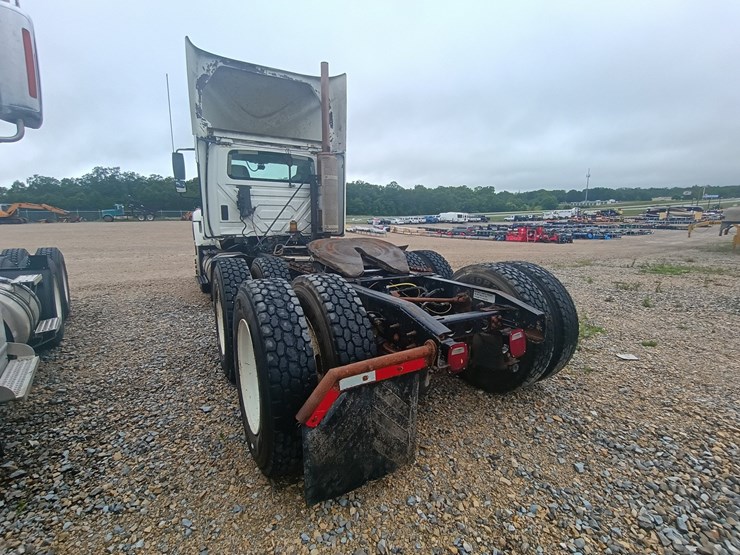 2011-international-workstar-7600-image-3