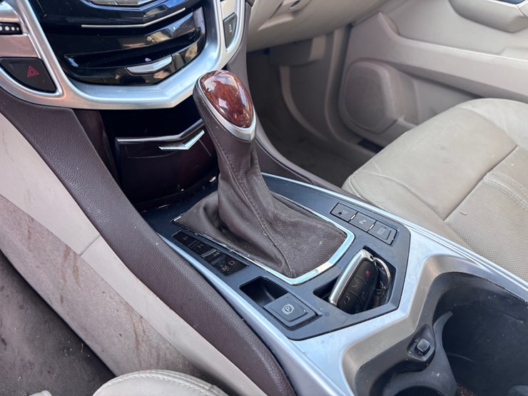 2015-cadillac-srx-image-10