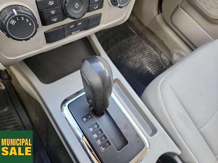 2011-ford-escape-image-37