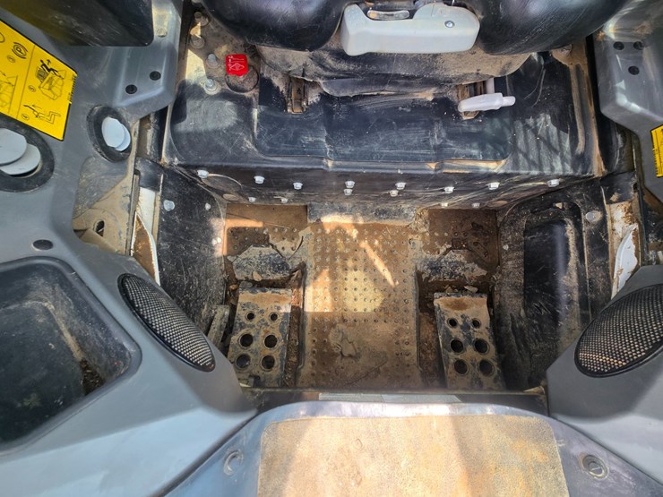 2024-bobcat-t650-image-26