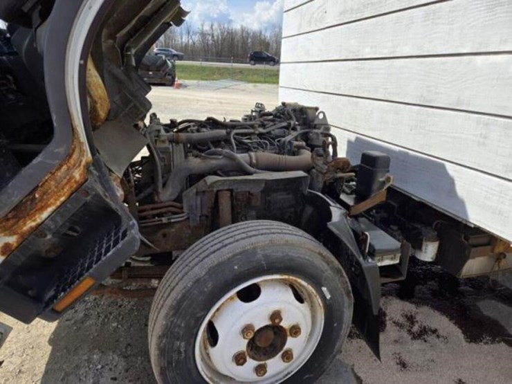 inoperable-2010-isuzu-flatbed-truck-jale5w169a7301-image-18