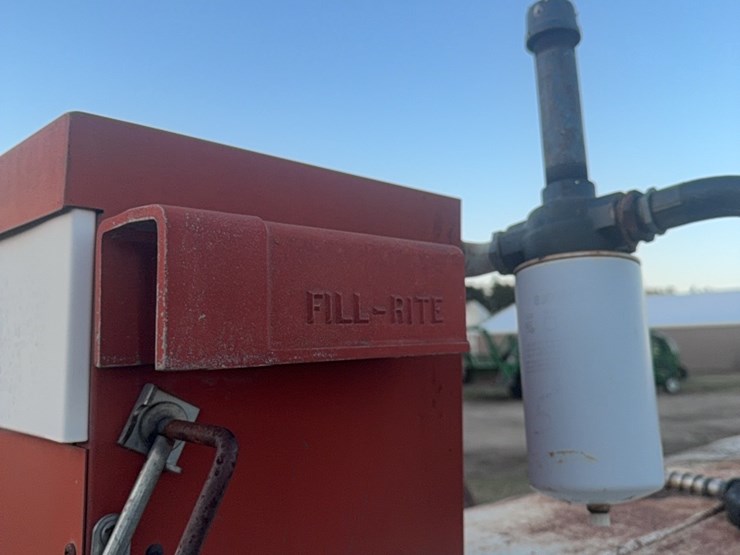 1000-gallon-fuel-tank-with-pump-image-8