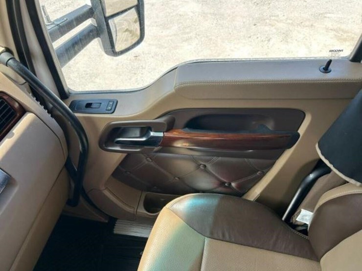 2020-kenworth-t680-image-24
