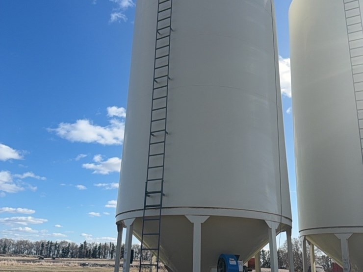 meridian-6000-bushel-hopper-bin-with-fan,-used-for-grain-only,-excellent-shape-image-4