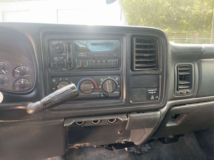2002-chevrolet-silverado-2500-image-16