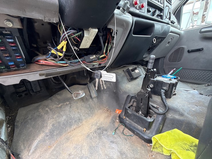 2000-ford-f650-image-22