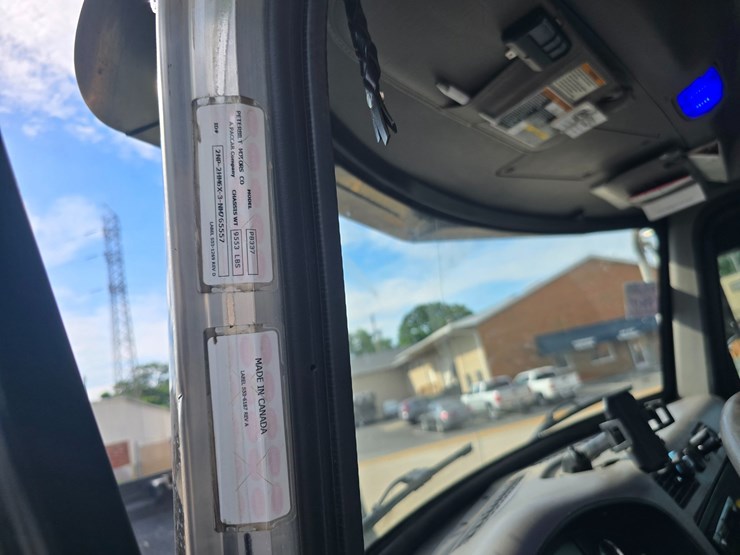 2022-peterbilt-337-image-63