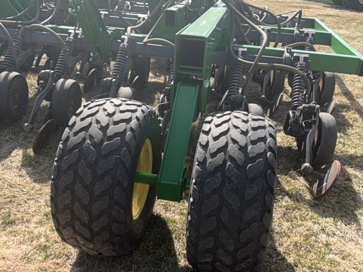 2000-john-deere-1910-image-24
