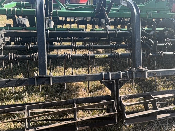 summers-40’-supercoulter-plus-vertical-tillage,-equipped-with-summer’s-heavy-duty-3-bar-harrows-and-rolling-baskets-image-25