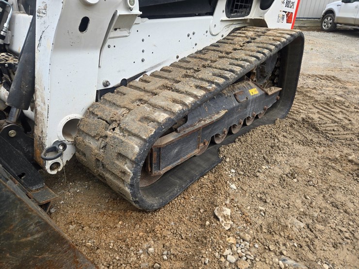 2023-bobcat-t770-image-45