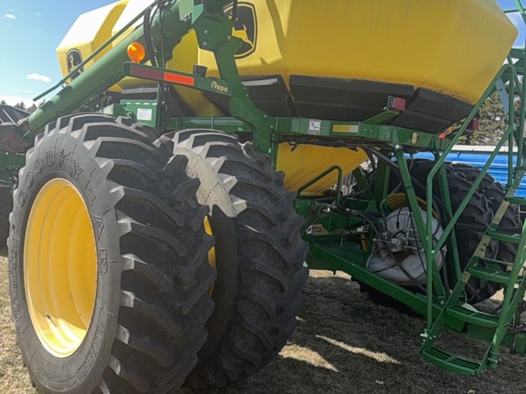 2000-john-deere-1910-image-116