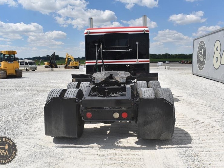 2005-peterbilt-378-image-9