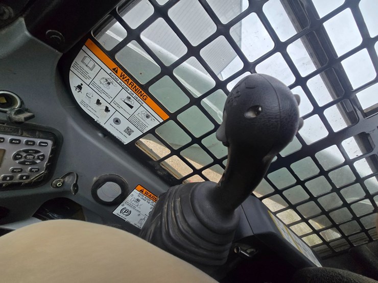2023-bobcat-t770-image-30