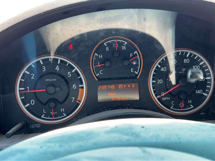 2014-nissan-titan-image-22