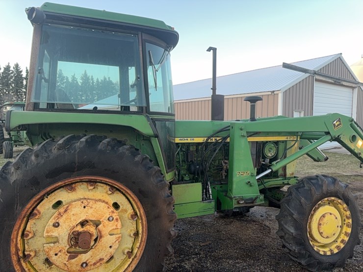 john-deere-725-image-24