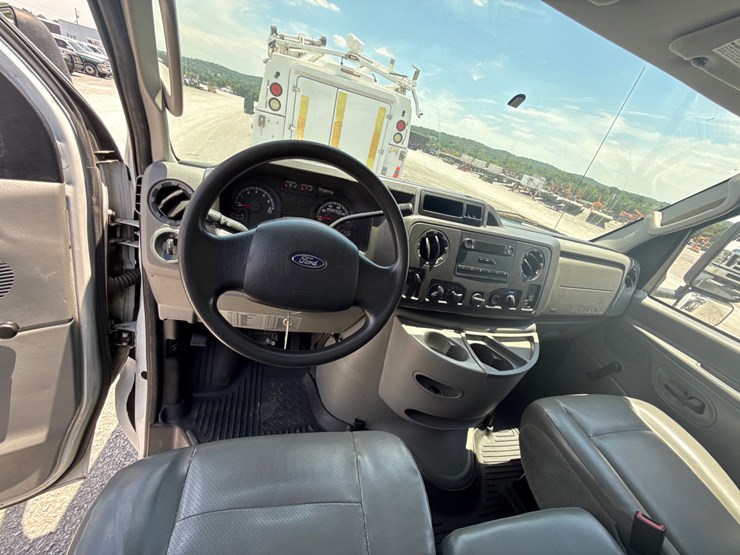 2011-ford-e450-image-10