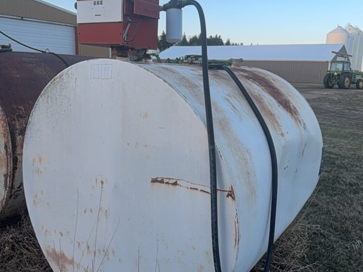 1000-gallon-fuel-tank-with-pump-image-1