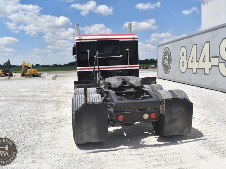 2005-peterbilt-378-image-7