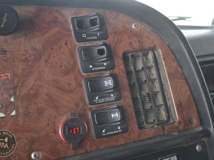 2005-peterbilt-378-image-82
