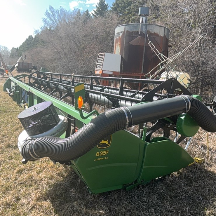 JOHN DEERE 635F