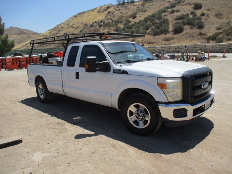 2015-ford-f250-xl-image-2
