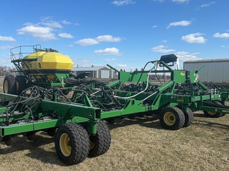 2000-john-deere-1910-image-3
